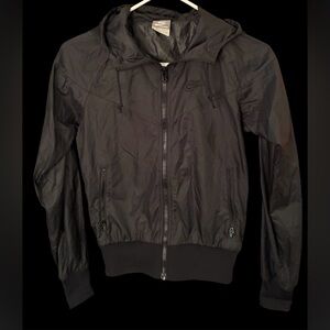 Nike Women’s XS (0-2) black hoodie windbreaker with zip pockets NWOT